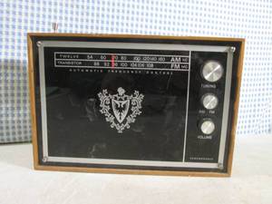 lot 81 image: (BS) Vintage 12 Transistor AMFM Ra...