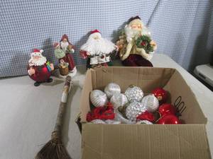 lot 85 image: (D-2T) Assorted Christmas Decor and...
