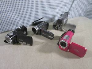 lot 92 image: (EC1) Assorted Video Cameras - Vivi...