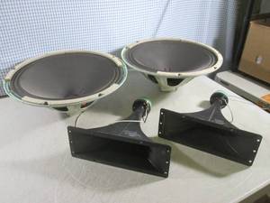 lot 163 image: (G-1) 2 15 Magnavox Speakers and 2...