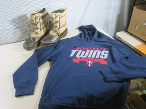lot 176 image: (G-1) Minnesota Twins Baseball Hood...