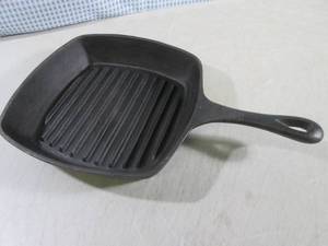 lot 184 image: (H-1) Emeril Cast Iron Pan 10 x 10...