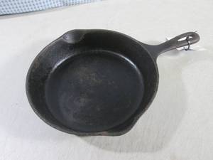 lot 191 image: (CS) 9 Cast Iron Pan...
