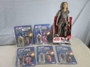lot 234 image: (F-0) Star Wars Figures In Packagin...