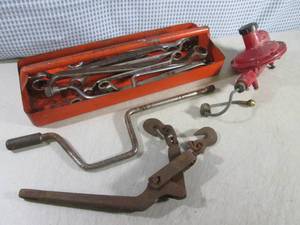 lot 264 image: (EW7) Assorted Large Wrenches Etc i...
