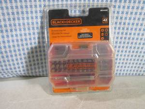 lot 282 image: (H-2) Black & Decker 42pc Screwdriv...
