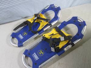 lot 295 image: (C-3) Pair Tubbs 18 Snowshoes - Bl...