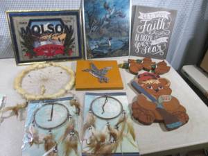 lot 308 image: (F-2) Assorted Wall Decor and Dream...