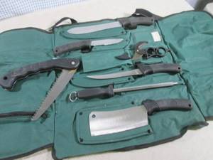 lot 312 image: (EC1) Assorted Knife Set in Roll-Up...