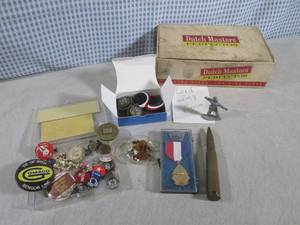 lot 315 image: (CS) Assorted Vintage Pins Buttons ...