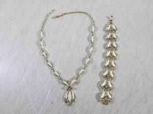 lot 316 image: (CNTR) Vintage Sarah Coventry Match...