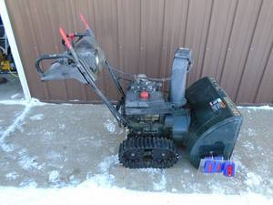 Craftsman 926 tracked snow blower. Finger steering. Used condition. Tested & works. As shown. THIS ITEM HAS A RESERVE.