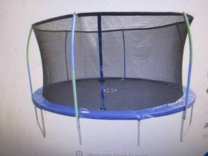 12 Round Trampoline with Enclosure...