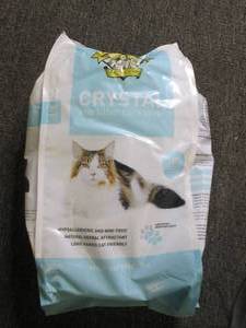 8lb bag of crystal cat litter...