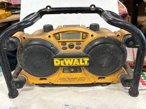 Dewalt DC011 Worksite Radio  Charger