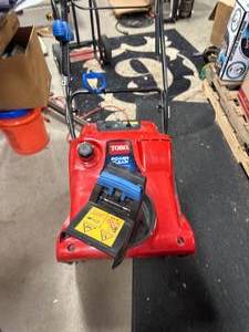 Toro Power Clean Snowblower 141cc Electric Start (barely used)