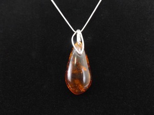.925 Sterling Silver Amber Cabochon Pendant Necklace