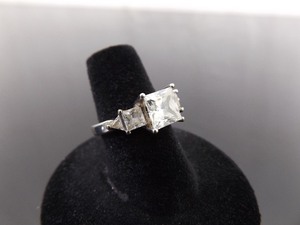 .925 Sterling Silver Zirconia Ring Size 6