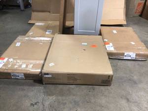 Assorted of Hampton Bay Kitchen Cabinets different Modell, Styles and Conditions See Pics