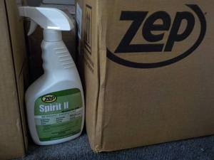 lot 68 image: 12 Quart Spray Bottles ZEP Spirit I...