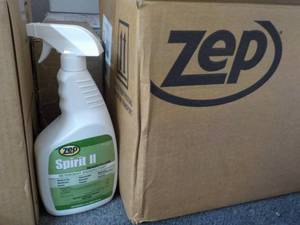 lot 70 image: 12 Quart Spray Bottles ZEP Spirit I...