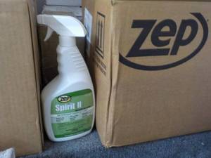 lot 72 image: 12 Quart Spray Bottles ZEP Spirit I...
