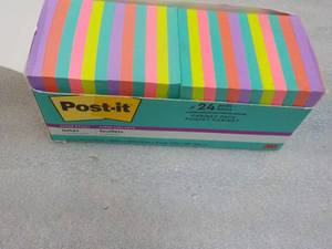 lot 87 image: 24 - 3 Square Post It Note Pads...