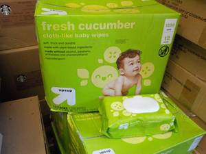 lot 311 image: Case of 1200 Fresh Cucumbers Cloth-...