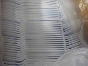 lot 325 image: 1000 White Medium Weight Plastic Sp...