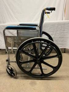 lot 9 image: Lightweight Used Collapsible Wheelchair
