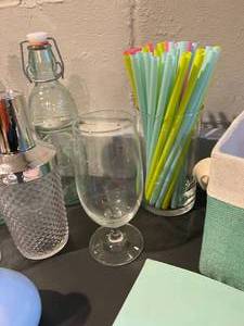 lot 22 image: Bartending Set