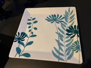 lot 27 image: Blue Glass and Dishware