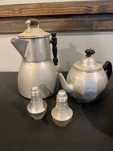 lot 38 image: Vintage Metalware Lot