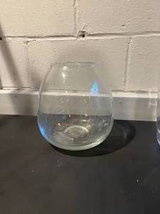 lot 39 image: Set of 2 Glass Vases