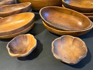 lot 49 image: Wooden Kitchenware Set