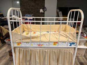 lot 59 image: Vintage Bassinet with Plastic Covered Mattress Pad
