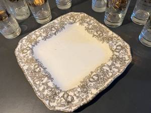 lot 54 image: Gold and Cream Platter and 8 Glasses
