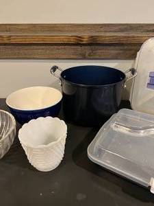 lot 52 image: Bowl, Pot, and Food Storage Lot