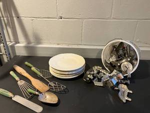 lot 51 image: Vintage Kitchen Lot