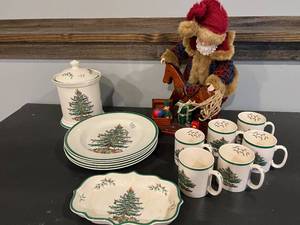 lot 70 image: Spade England Christmas Tree Dish Set