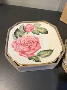 lot 75 image: The Rose Syracuse China Set of 4 Plates