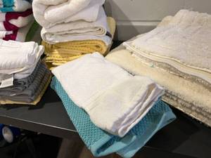 lot 111 image: Towels and Bathroom Linen Lot