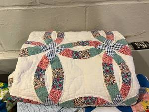 lot 112 image: Quilt Blanket Lot