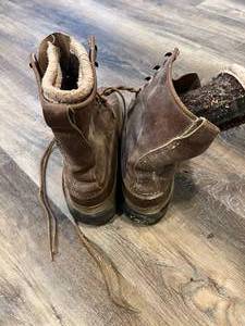 lot 131 image: Brown Vibrom Brown Winter Boots
