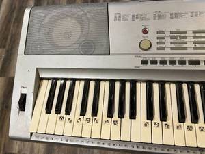 lot 138 image: Yamaha Keyboard and Stand
