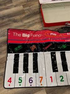 lot 161 image: FAO Schwartz - The Big Piano