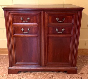 lot 102 image: Vintage Media Cabinet