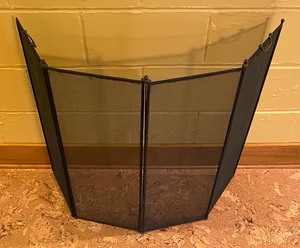 lot 106 image: Vintage Fireplace Screen