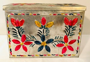 lot 111 image: Vintage Mexican Tin Folk Art