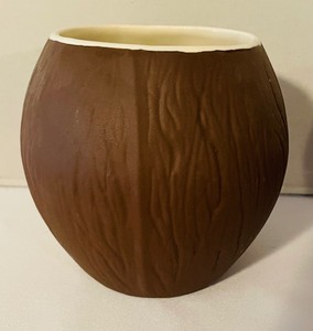 lot 109 image: Set of 6 Trader Vics Ceramic Coconut Cups